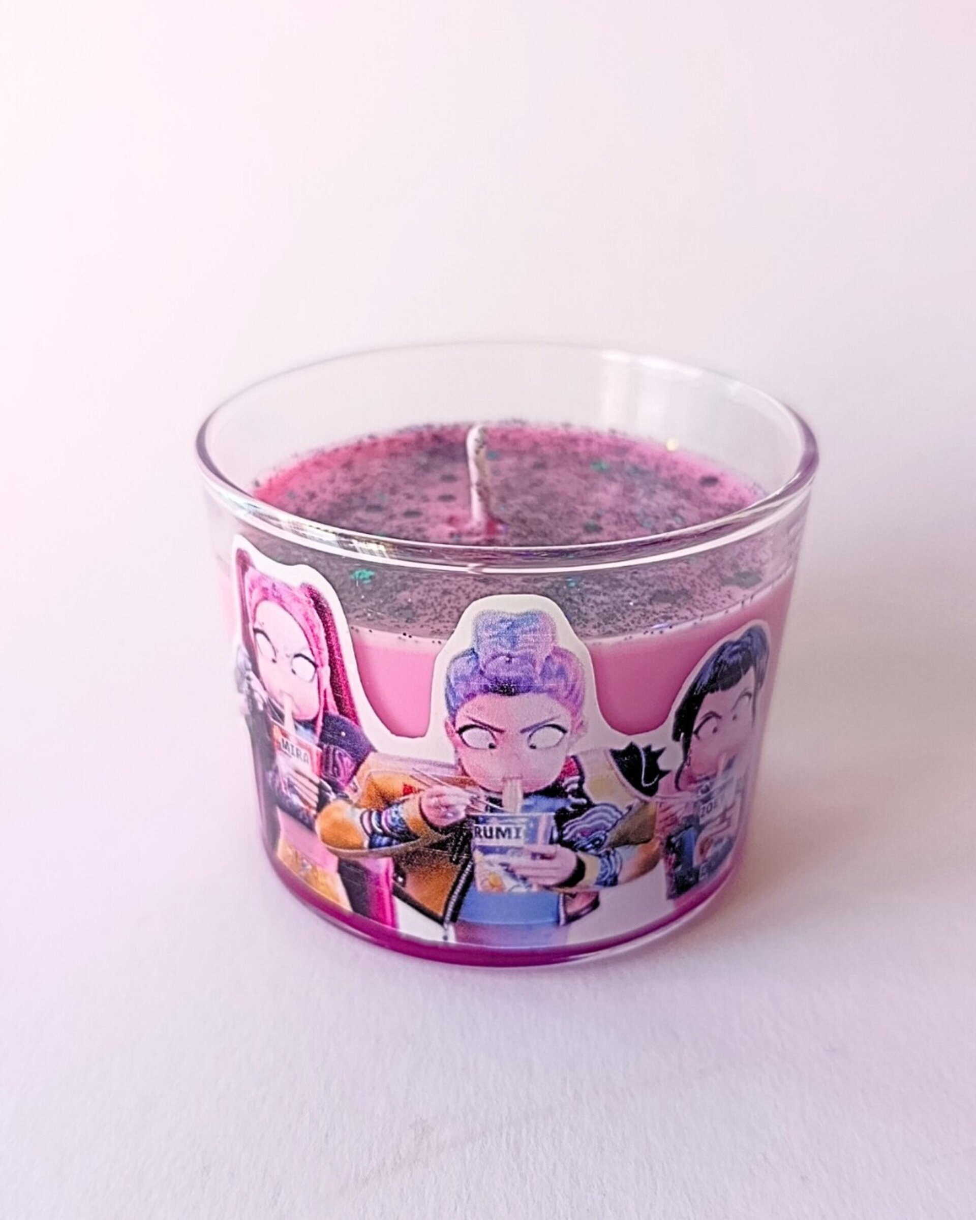 Vela HUNTRIX – Diseño Exclusivo 🍜 Algodón de Azúcar - 2