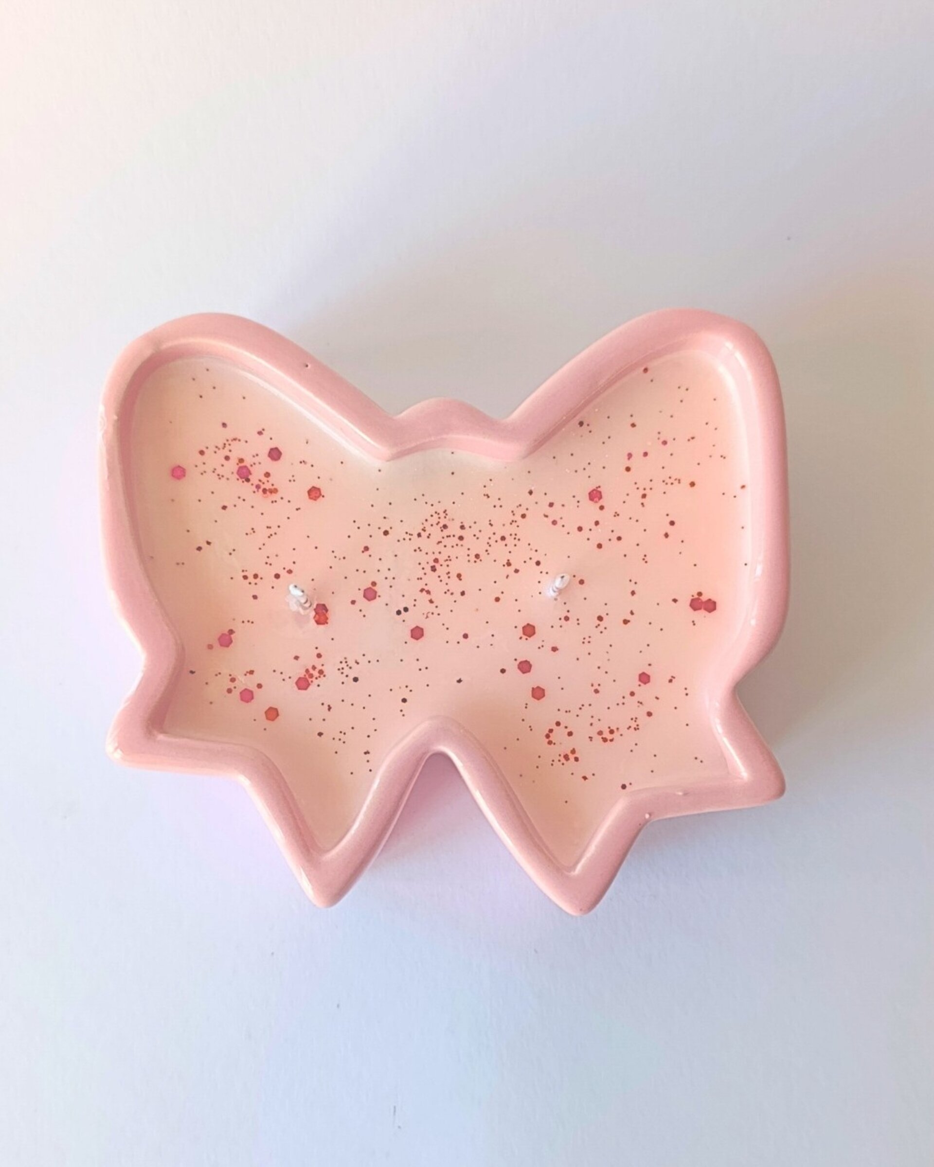 Vela Cerámica "Lazo Coquette" 🎀 – Aroma Fresas con Nata 🍓🍦 - 2